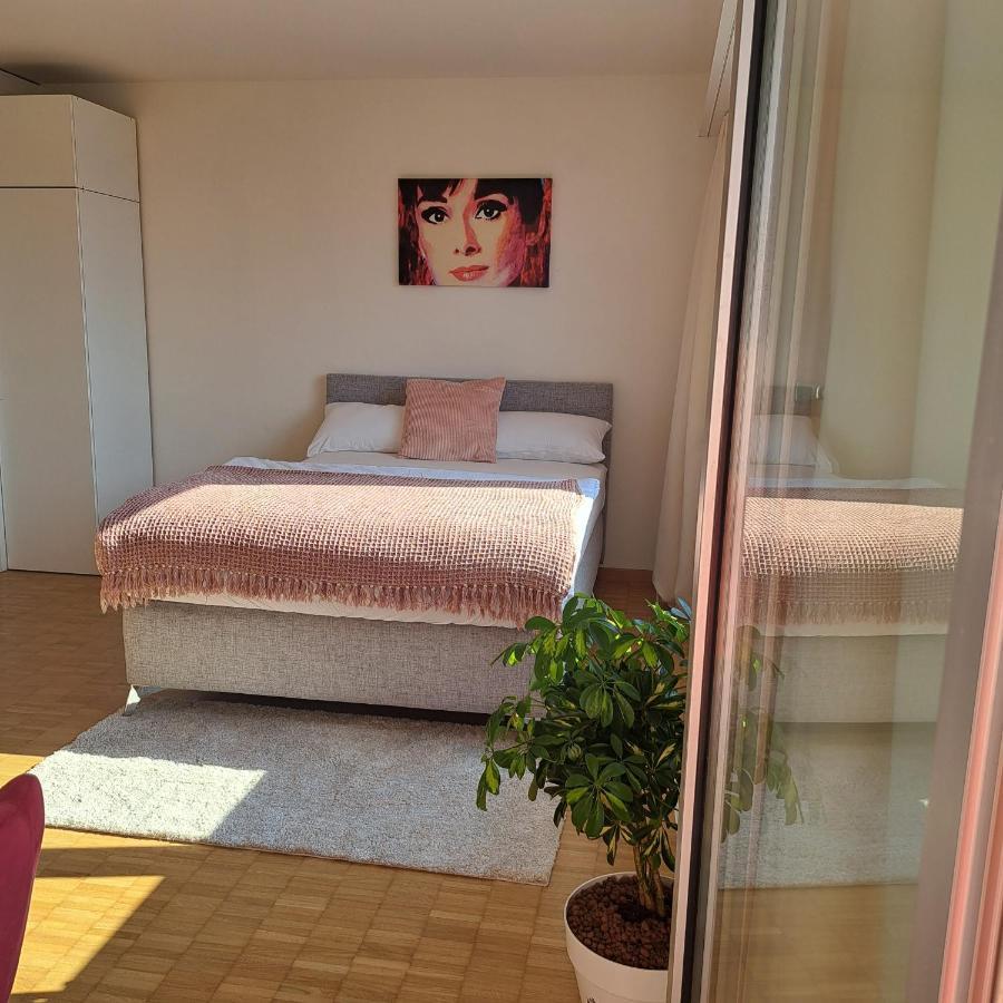 अपार्टमेंट Sonniges 1-zimmerappartement Mit Blick Ueber *